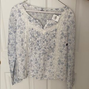 Hollister size small woman’s blouse.